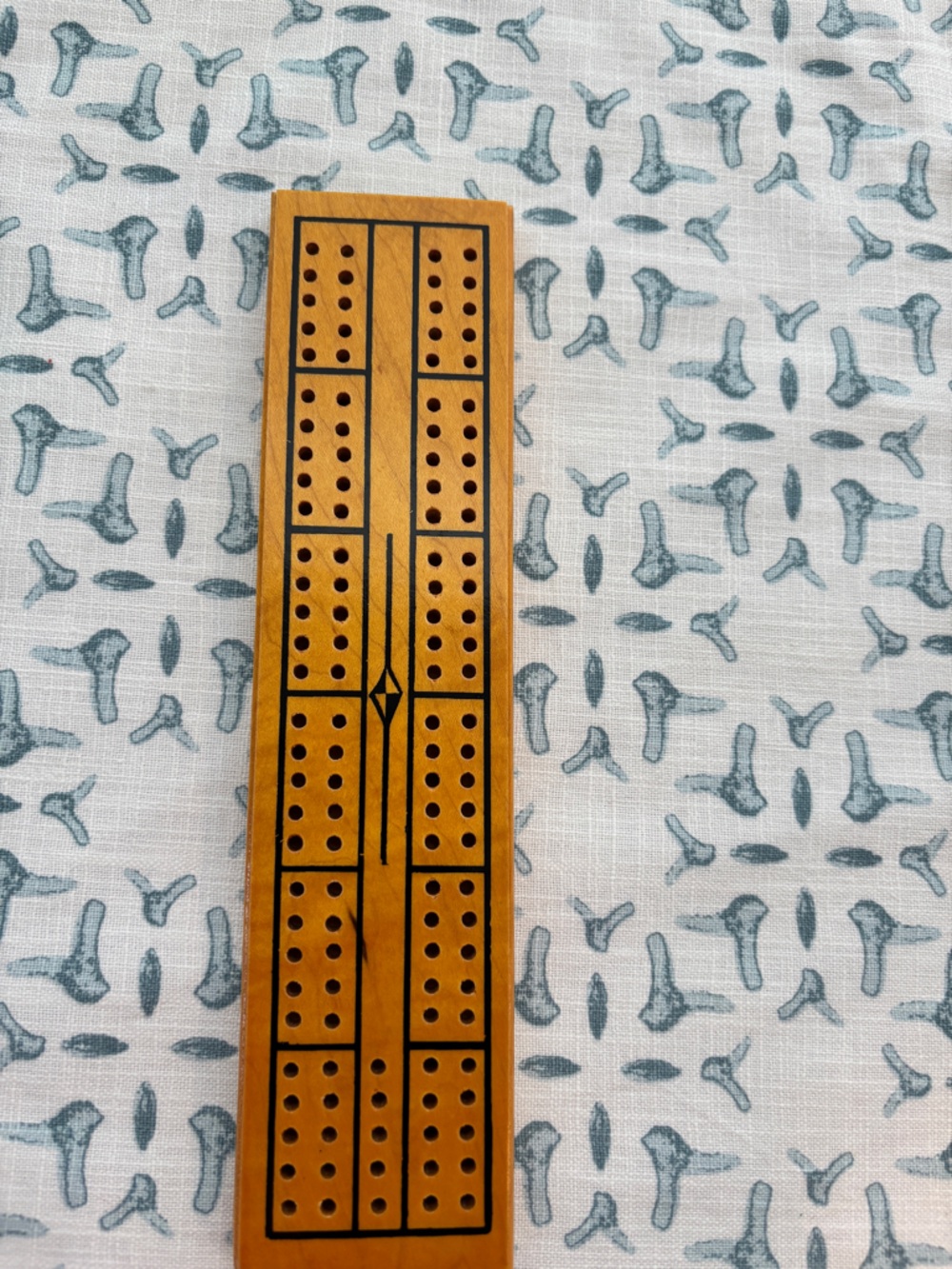Vintage Cribbage set with box and pins.